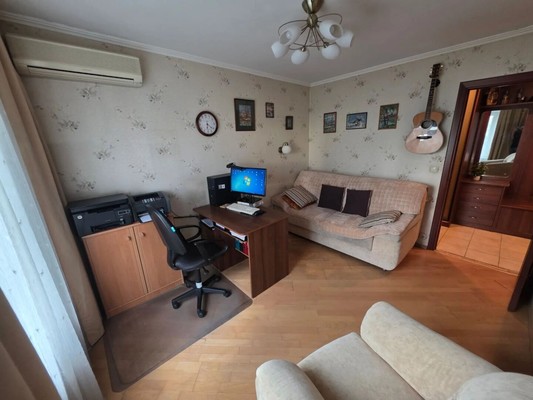 Продам трехкомнатную (3-комн.) квартиру, Народного Ополчения ул, 44к1, Москва г
