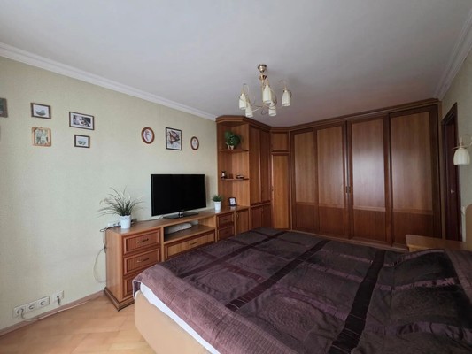 Продам трехкомнатную (3-комн.) квартиру, Народного Ополчения ул, 44к1, Москва г