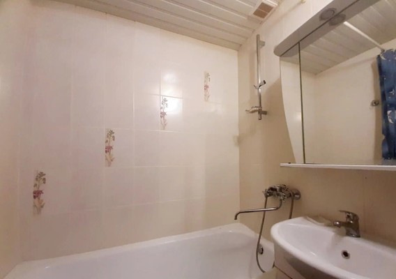 Продам трехкомнатную (3-комн.) квартиру, Рыленкова ул, 65к2, Смоленск г