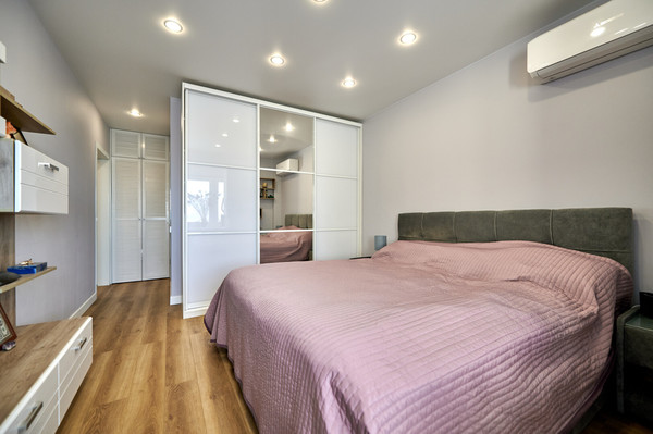 Продам трехкомнатную (3-комн.) квартиру, Герасима Курина ул, 26, Москва г
