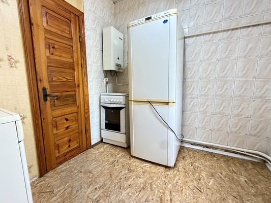 Продам двухкомнатную (2-комн.) квартиру, 51-й Армии ул, 49, Симферополь г