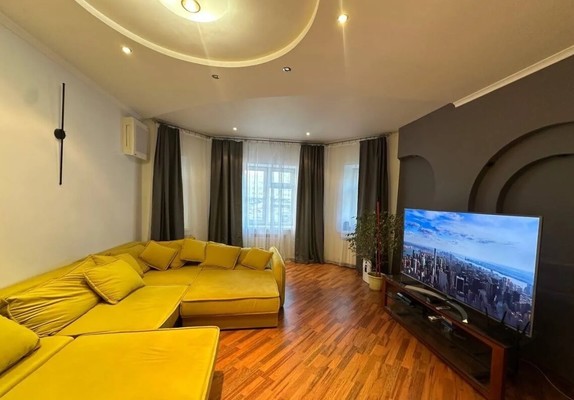 Продам трехкомнатную (3-комн.) квартиру, Комсомольская ул, 29, Ханты-Мансийск г