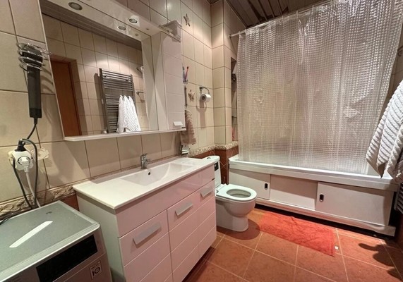 Продам трехкомнатную (3-комн.) квартиру, Комсомольская ул, 29, Ханты-Мансийск г