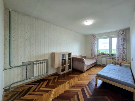Продам двухкомнатную (2-комн.) квартиру, 18, Малое Карлино д