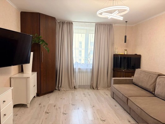 Продам двухкомнатную (2-комн.) квартиру, Октябрьской Революции ул, 8к3, Николаевка пгт
