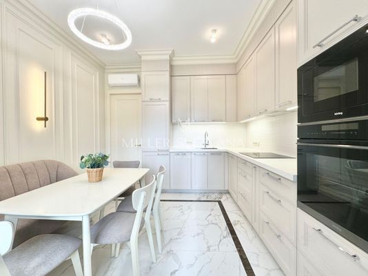 Продам трехкомнатную (3-комн.) квартиру, Винницкая ул, 8к4, Москва г