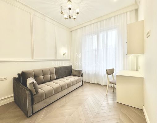 Продам трехкомнатную (3-комн.) квартиру, Винницкая ул, 8к4, Москва г