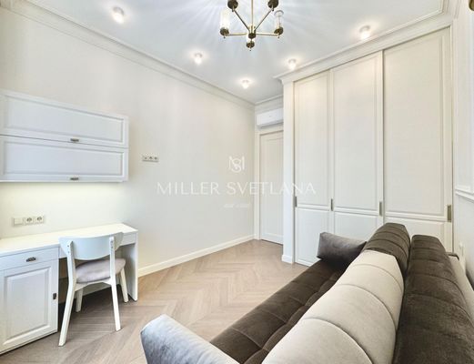 Продам трехкомнатную (3-комн.) квартиру, Винницкая ул, 8к4, Москва г