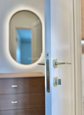 Продам трехкомнатную (3-комн.) квартиру, Винницкая ул, 8к4, Москва г