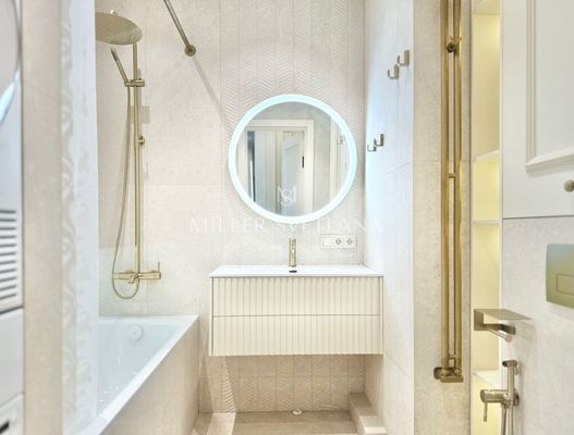 Продам трехкомнатную (3-комн.) квартиру, Винницкая ул, 8к4, Москва г