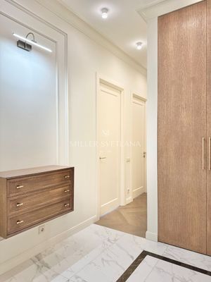 Продам трехкомнатную (3-комн.) квартиру, Винницкая ул, 8к4, Москва г