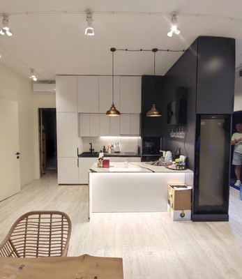 Продам трехкомнатную (3-комн.) квартиру, Невельского проезд, 6к2, Москва г