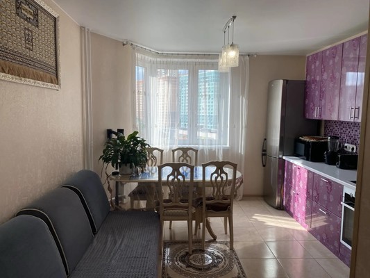 Продам двухкомнатную (2-комн.) квартиру, Вертолётчиков ул, 1, Москва г
