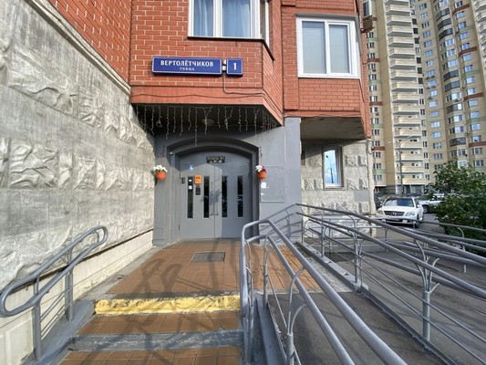 Продам двухкомнатную (2-комн.) квартиру, Вертолётчиков ул, 1, Москва г