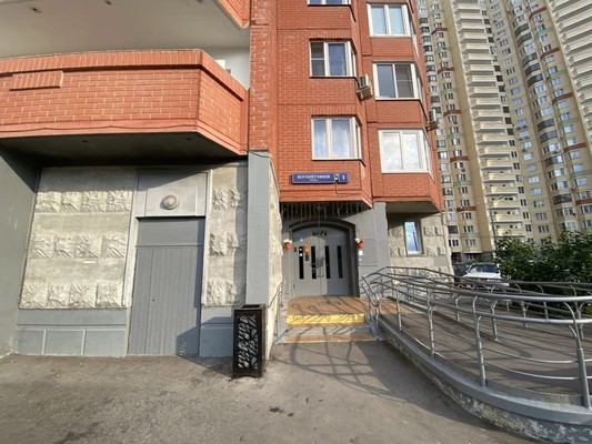 Продам двухкомнатную (2-комн.) квартиру, Вертолётчиков ул, 1, Москва г