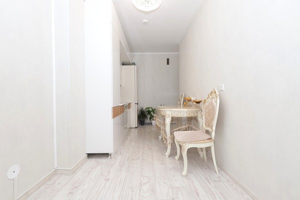 Продам однокомнатную (1-комн.) квартиру, Строителей ул, 100, Ханты-Мансийск г