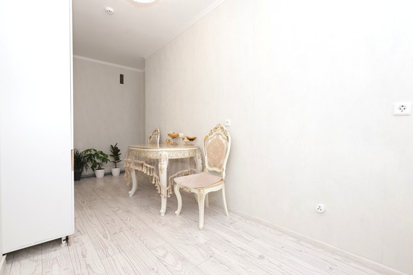 Продам однокомнатную (1-комн.) квартиру, Строителей ул, 100, Ханты-Мансийск г