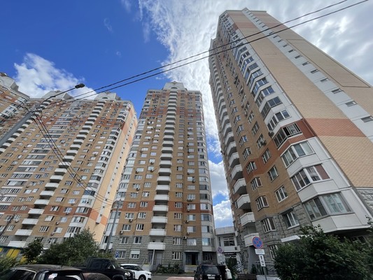 Продам трехкомнатную (3-комн.) квартиру, Московская ул, 14к5, Пенино д