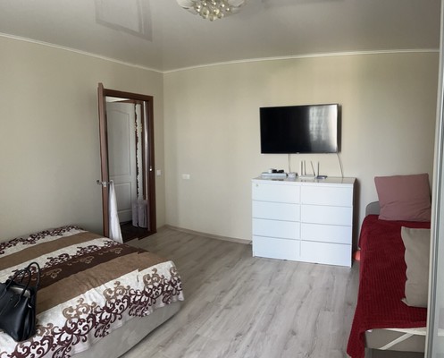 Продам двухкомнатную (2-комн.) квартиру, Крымских Партизан ул, 23, Симферополь г