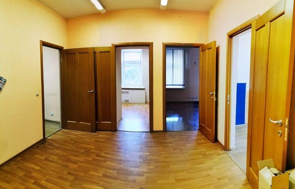 Продам коммерческое помещение 1 082 м2, Воронцовский пер, 5/7, Москва г
