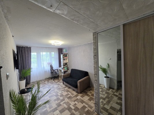 Продам двухкомнатную (2-комн.) квартиру, 1-й Микрорайон ул, 40Б, Эльбан рп
