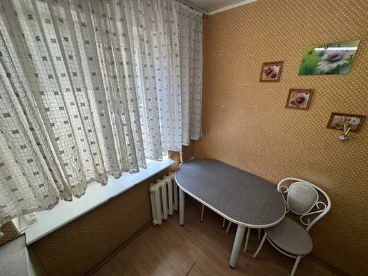 Продам трехкомнатную (3-комн.) квартиру, Октябрьский пр-кт, 40, Комсомольск-на-Амуре г
