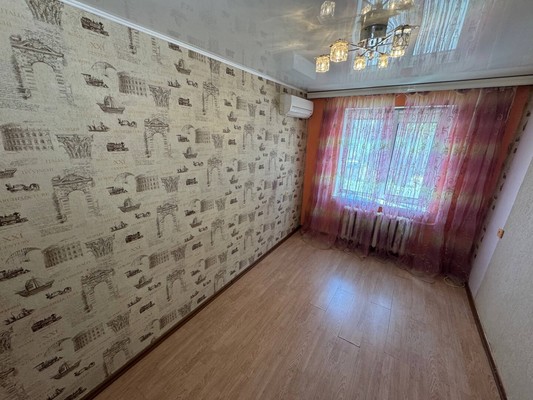 Продам трехкомнатную (3-комн.) квартиру, Октябрьский пр-кт, 40, Комсомольск-на-Амуре г