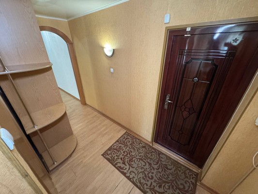 Продам трехкомнатную (3-комн.) квартиру, Октябрьский пр-кт, 40, Комсомольск-на-Амуре г