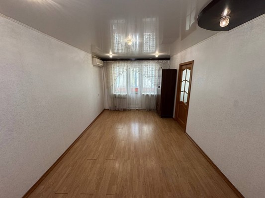 Продам трехкомнатную (3-комн.) квартиру, Октябрьский пр-кт, 40, Комсомольск-на-Амуре г