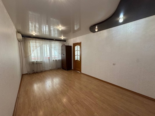 Продам трехкомнатную (3-комн.) квартиру, Октябрьский пр-кт, 40, Комсомольск-на-Амуре г