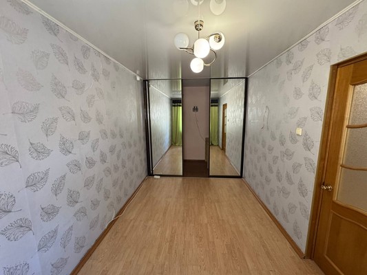 Продам трехкомнатную (3-комн.) квартиру, Октябрьский пр-кт, 40, Комсомольск-на-Амуре г
