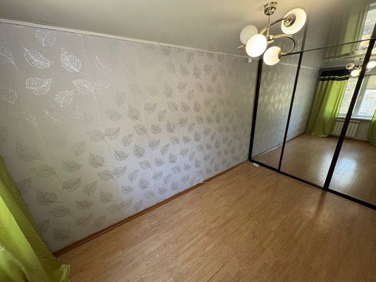 Продам трехкомнатную (3-комн.) квартиру, Октябрьский пр-кт, 40, Комсомольск-на-Амуре г