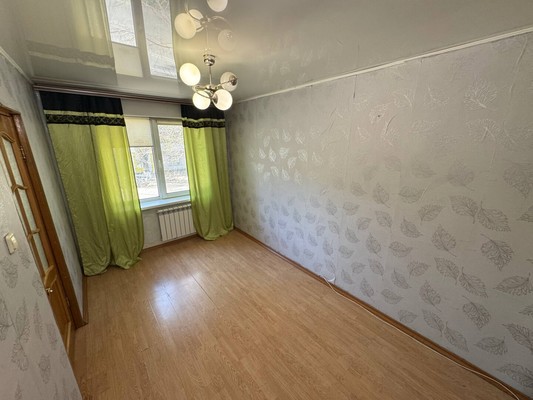Продам трехкомнатную (3-комн.) квартиру, Октябрьский пр-кт, 40, Комсомольск-на-Амуре г