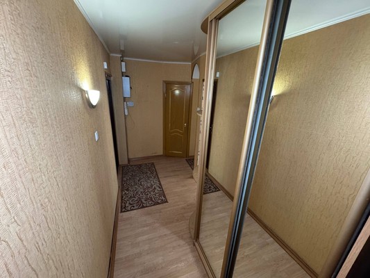 Продам трехкомнатную (3-комн.) квартиру, Октябрьский пр-кт, 40, Комсомольск-на-Амуре г