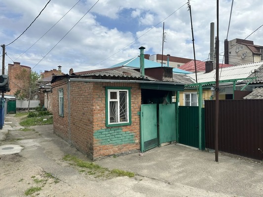 Продам трехкомнатную (3-комн.) квартиру, Коммунальный пер, 10, Кропоткин г