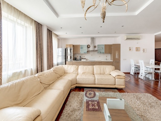 Продам трехкомнатную (3-комн.) квартиру, Минская ул, 1гк3, Москва г