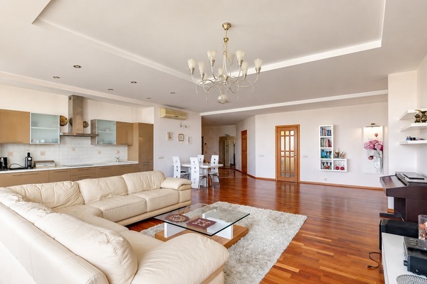 Продам трехкомнатную (3-комн.) квартиру, Минская ул, 1гк3, Москва г