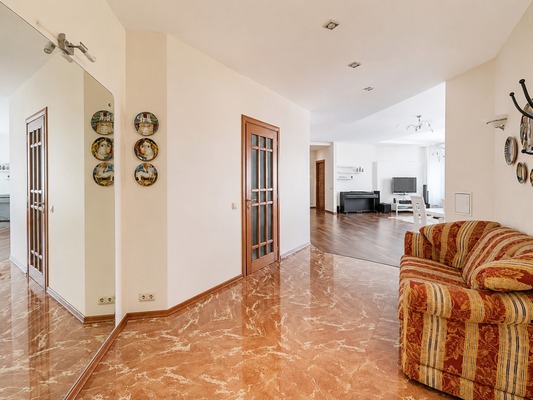 Продам трехкомнатную (3-комн.) квартиру, Минская ул, 1гк3, Москва г