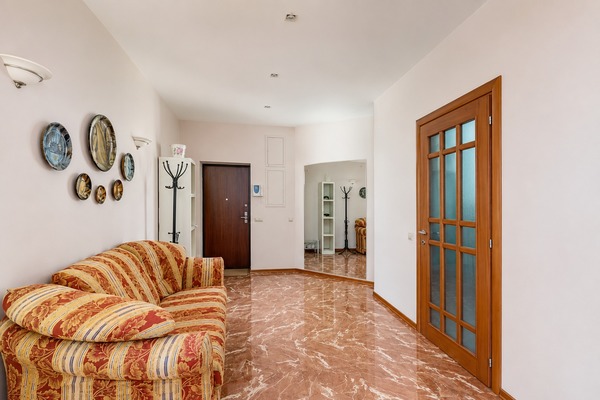 Продам трехкомнатную (3-комн.) квартиру, Минская ул, 1гк3, Москва г