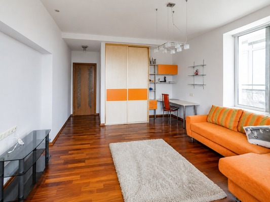 Продам трехкомнатную (3-комн.) квартиру, Минская ул, 1гк3, Москва г