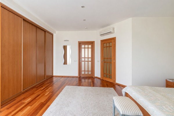 Продам трехкомнатную (3-комн.) квартиру, Минская ул, 1гк3, Москва г