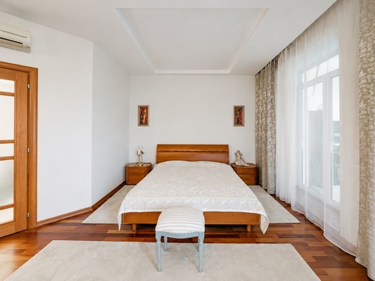 Продам трехкомнатную (3-комн.) квартиру, Минская ул, 1гк3, Москва г