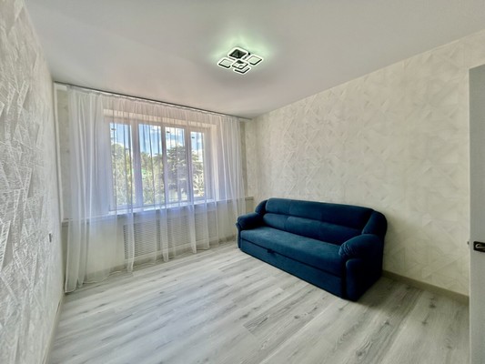 Продам двухкомнатную (2-комн.) квартиру, Ленина б-р, 1, Симферополь г