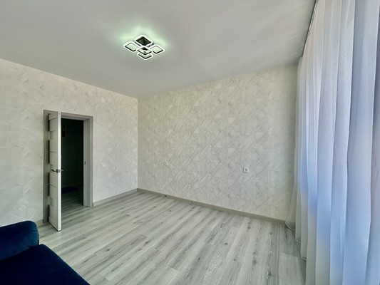 Продам двухкомнатную (2-комн.) квартиру, Ленина б-р, 1, Симферополь г