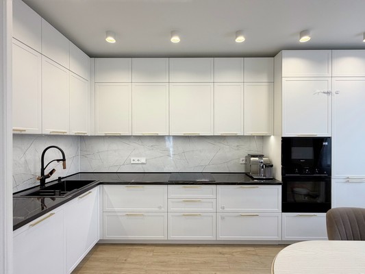 Продам трехкомнатную (3-комн.) квартиру, Шмидта ул, 56б, Пермь г