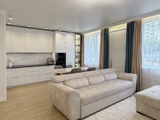 Продам трехкомнатную (3-комн.) квартиру, Шмидта ул, 56б, Пермь г