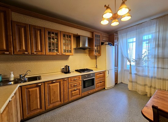 Продам трехкомнатную (3-комн.) квартиру, Пионерская ул, 25, Ханты-Мансийск г