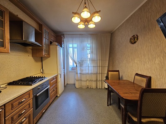 Продам трехкомнатную (3-комн.) квартиру, Пионерская ул, 25, Ханты-Мансийск г