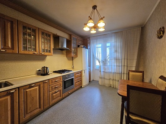 Продам трехкомнатную (3-комн.) квартиру, Пионерская ул, 25, Ханты-Мансийск г