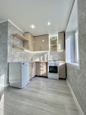 Продам трехкомнатную (3-комн.) квартиру, Карпинского ул, 32, Пенза г